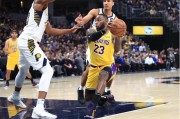 NBA常规赛收官战，詹姆斯三双领衔，湖人险胜勇士锁定西部第三