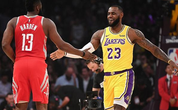 NBA季后赛焦点战，詹姆斯50分创纪录助湖人险胜